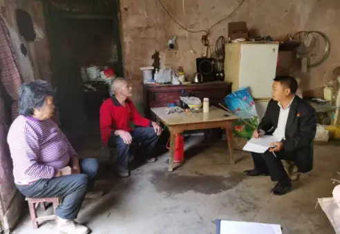 茶乡里的普惠匠心 ——记汉中市“优秀共产党员”西乡农商银行李国庆的匠心故事