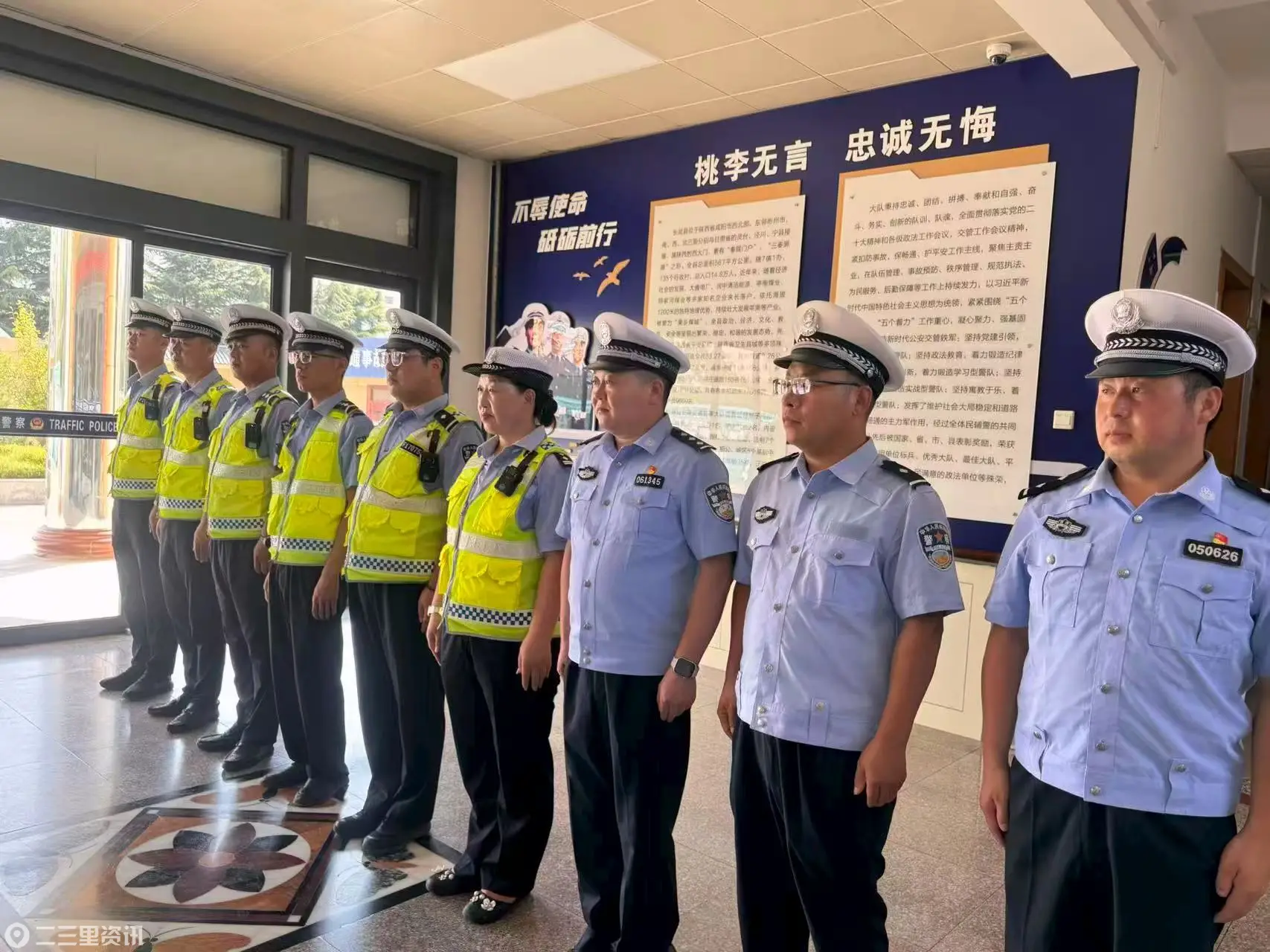 长武县公安局交通管理大队举行警用装备配发仪式