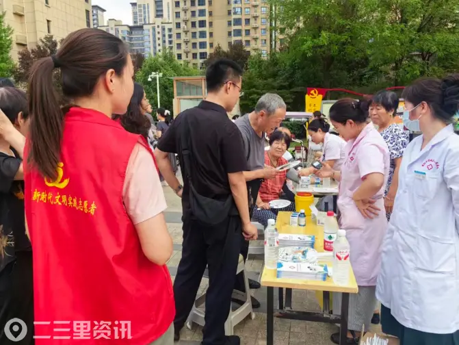 渭城区渭阳街道厚德苑社区开展“健康进社区”义诊活动
