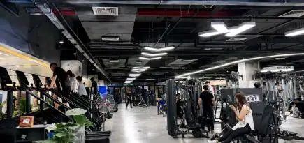 千人看球：基金园也有“烟火气”？  聚人气，是基金小镇绕不开的一道题。