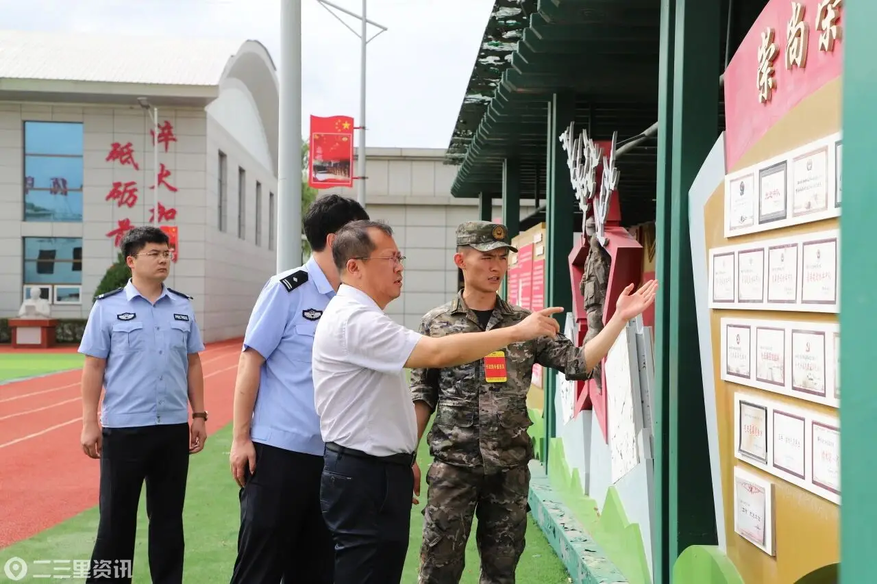 神木市法院“八一”前夕慰问驻地武警官兵和消防救援人员