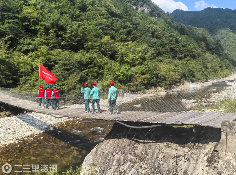 国网佛坪县供电公司：上门检电办实事 志愿践诺暖山村