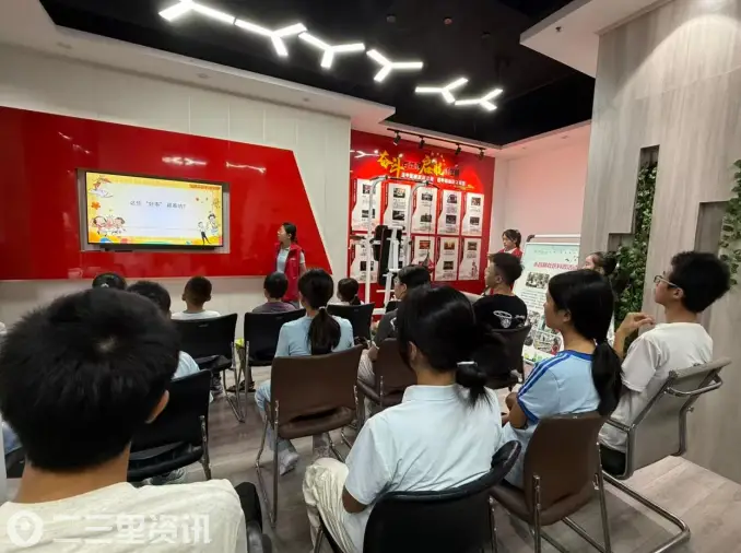 秦都区渭滨街道永昌路社区开展“漫画中的反诈智慧” 主题读书教育活动