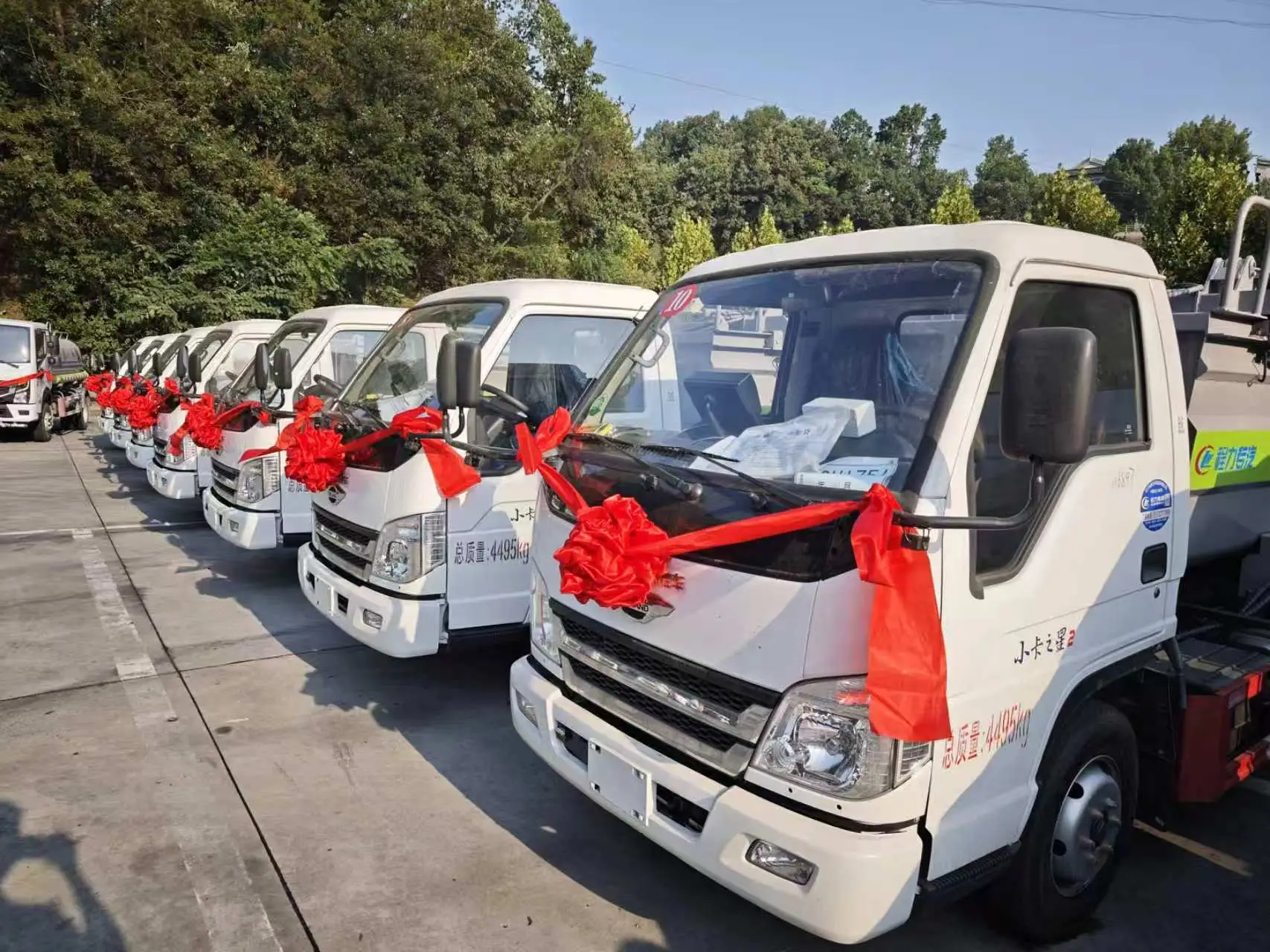 装备赋能提效能 匠心整治靓家园——汉滨区世行项目首批环卫车辆集中交付