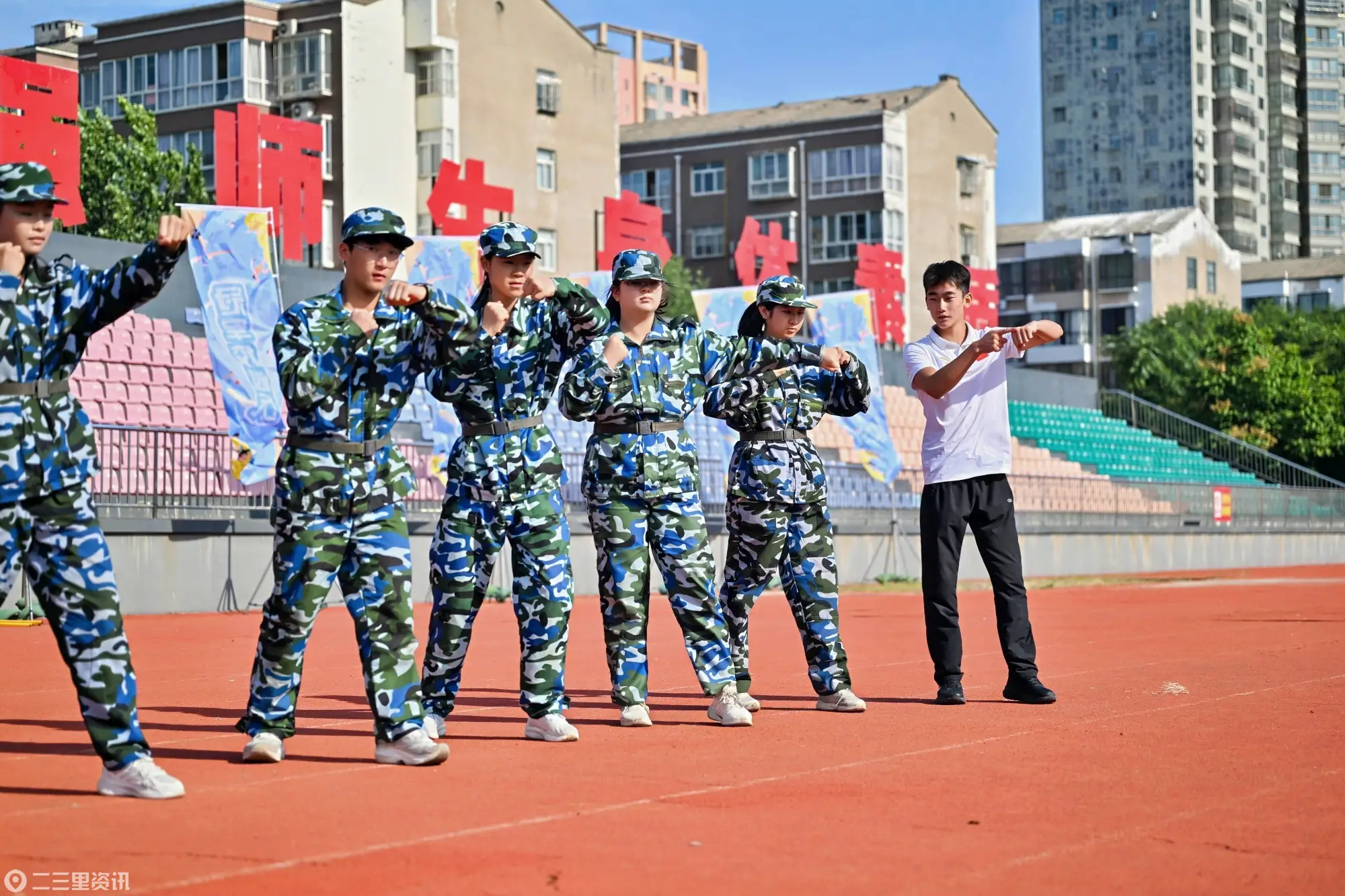 冠军校园行共筑奥运梦| 散打冠军杜玉霞、龚焕然、武术冠军王佳强走进合阳县合阳中学