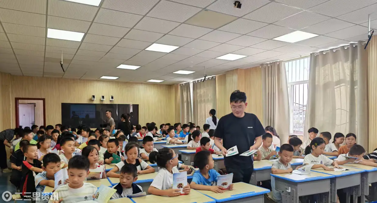 法润少年心 护航成长路 ——洋县黄安镇开展法治平安开学第一课活动