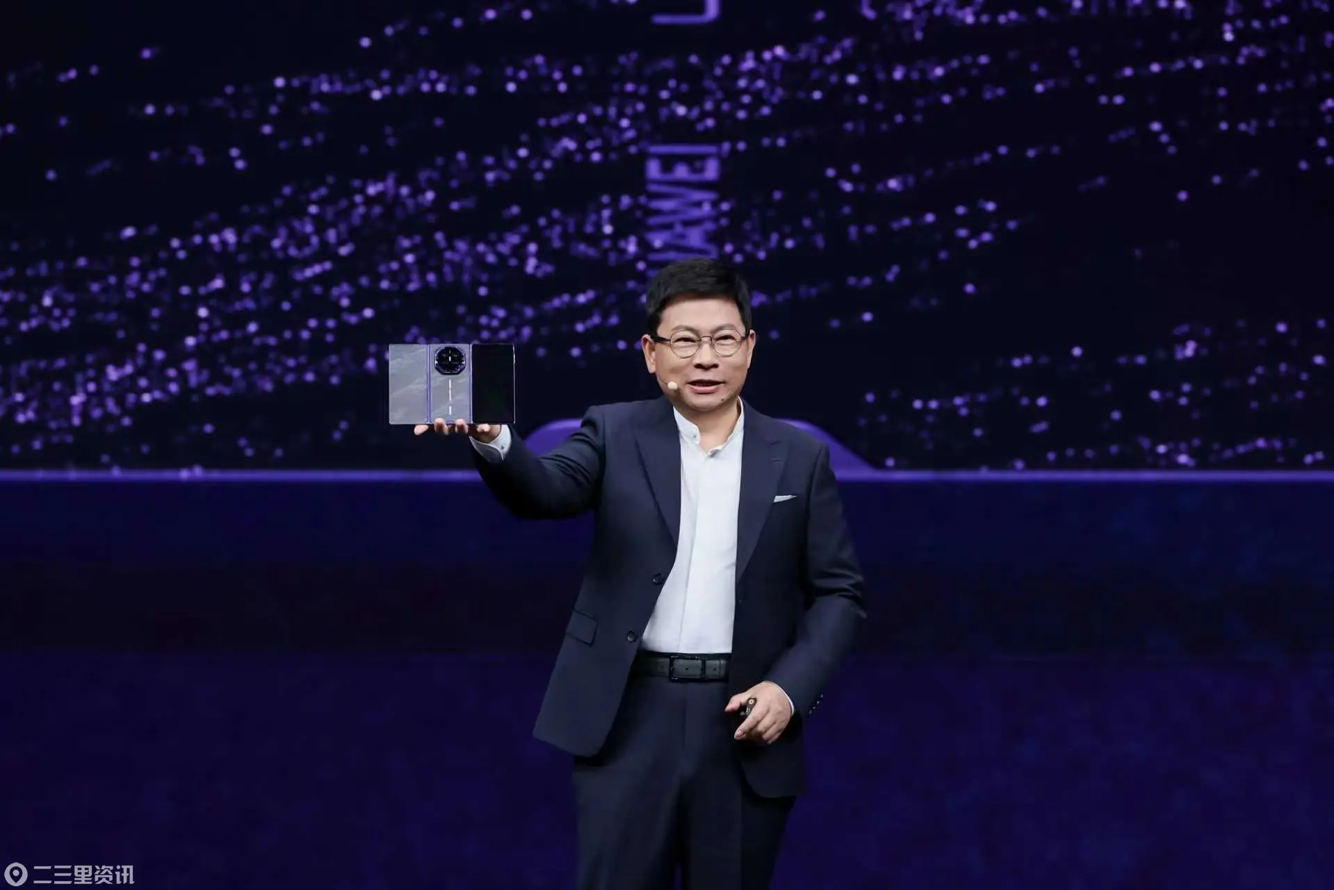 非凡在握，从容左右 HUAWEI Mate XT 2 非凡大师全新发布