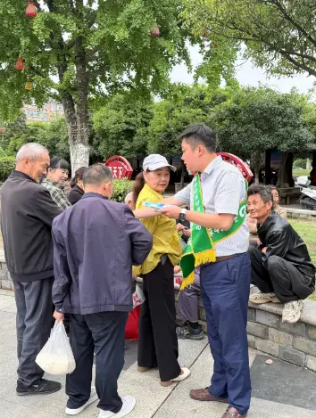 清朗金融网络 守护安心消费——中国人寿汉阴支公司开展金融知识户外宣传