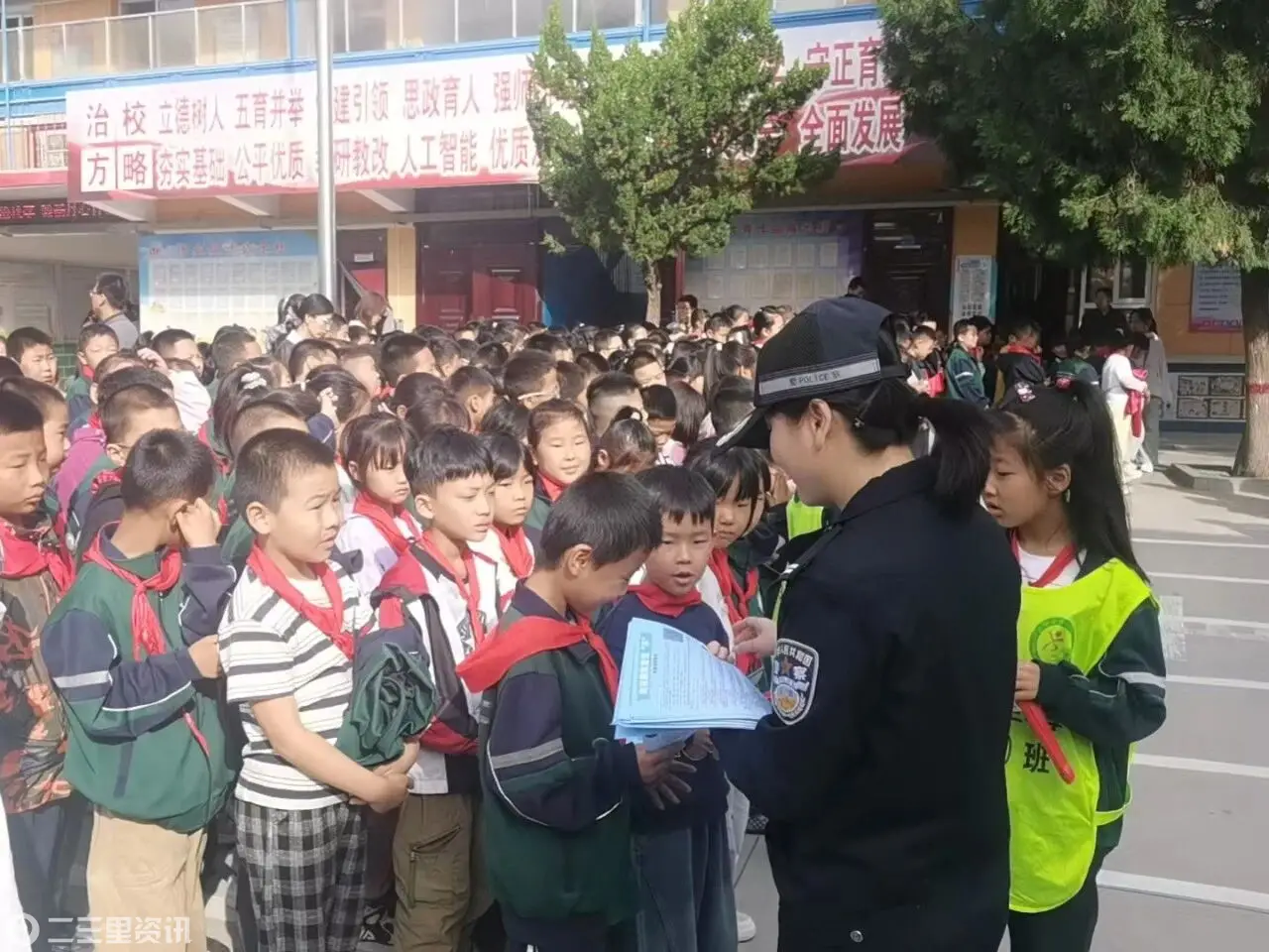 清涧城关派出所走进小学 开展法治宣讲暨校园安全专项检查