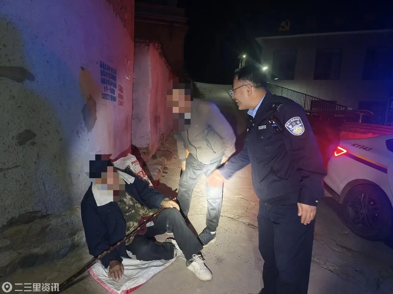 深夜救助走失老人显担当 佳县刘国具派出所藏蓝坚守暖民心