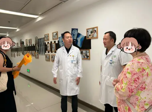 这面锦旗，送给临床的“眼睛”——二一五医院医学影像科
