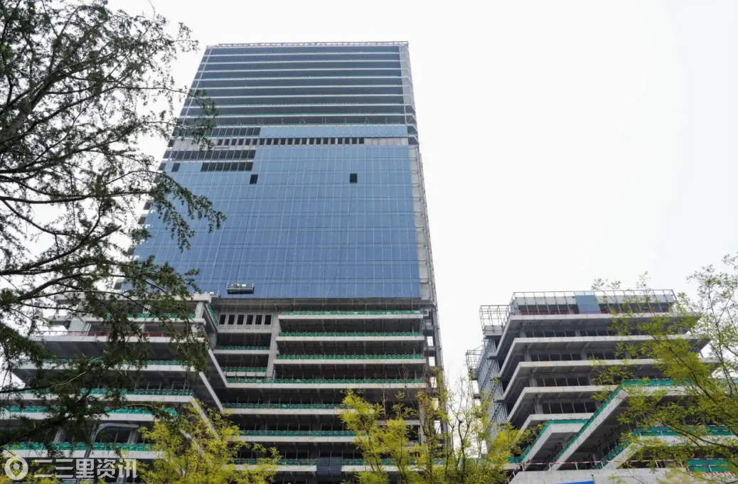 云拓商务中心正式封顶  丝路科学城总部经济能级跃升