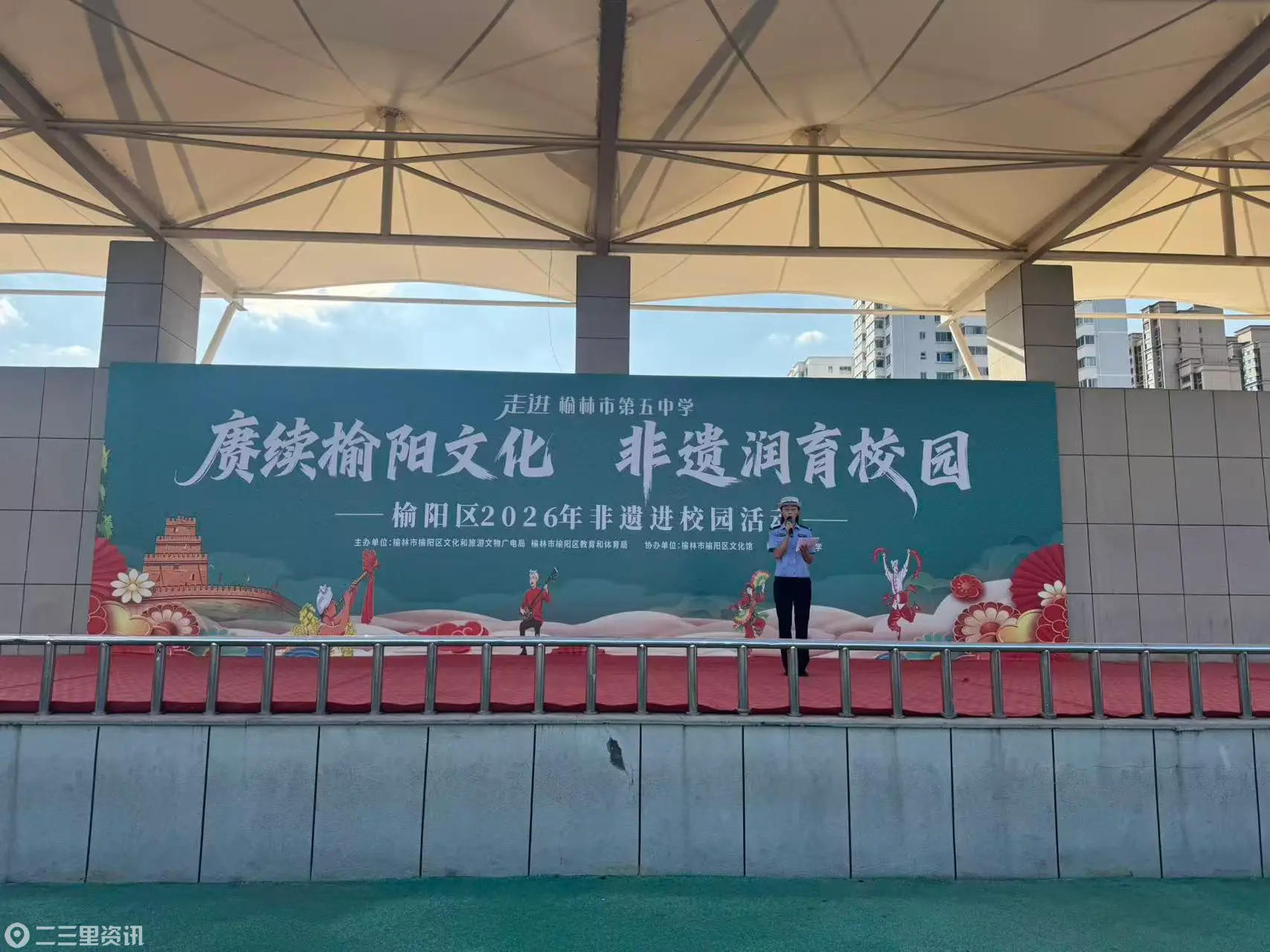 红山中队走进榆林市第五中学开展交通安全宣传活动