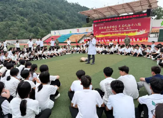 党建引领送急救 医心守护筑平安｜略阳县人民医院急救科普进校园