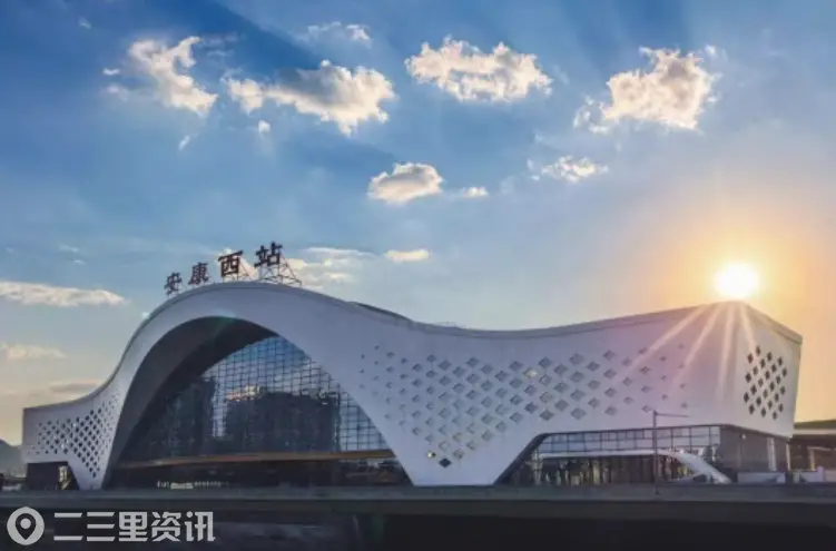 金融助力通天堑 ，铁龙飞驰达安康