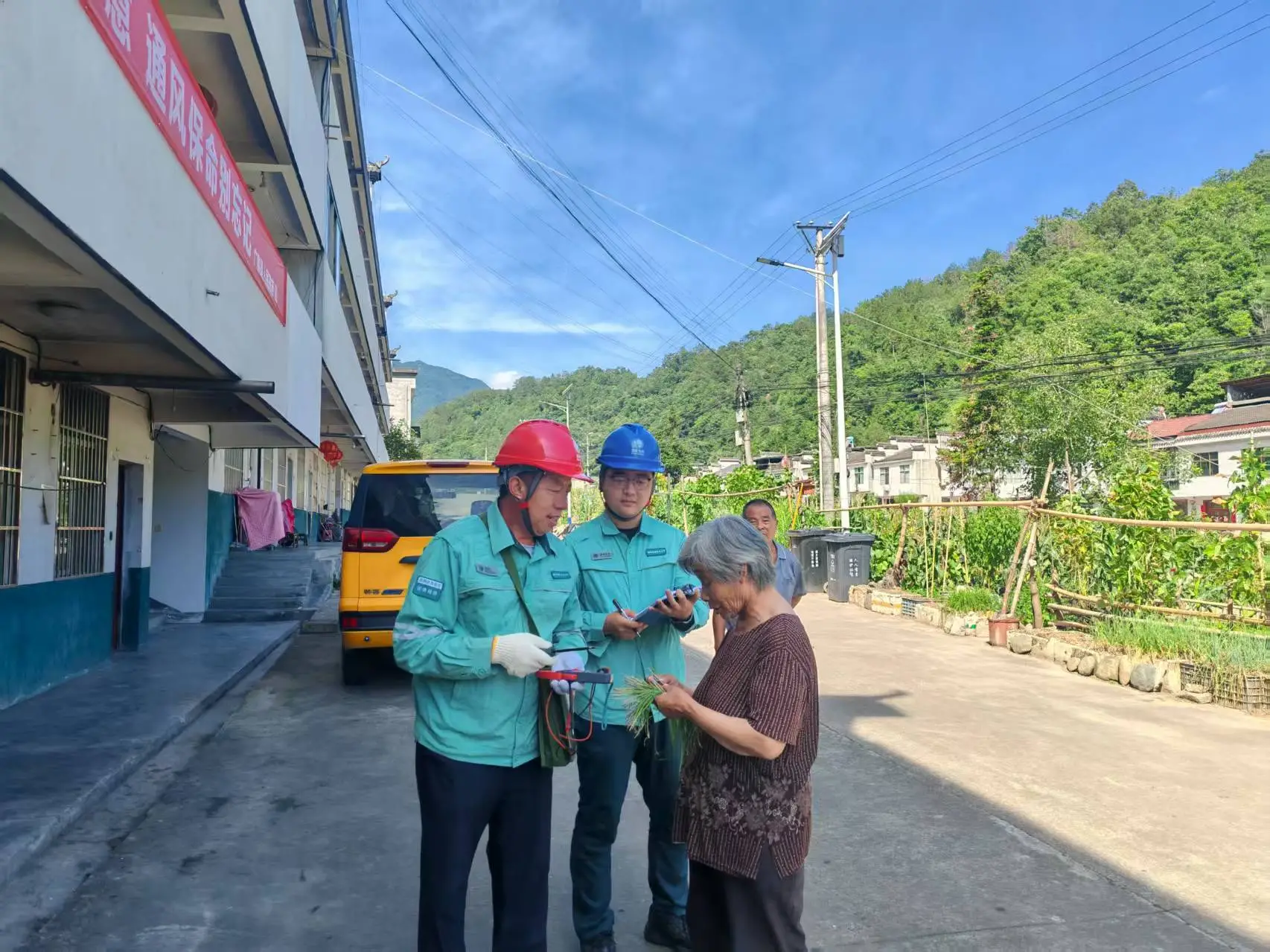 黄波：坚守基层一线   暖心守护万家光明