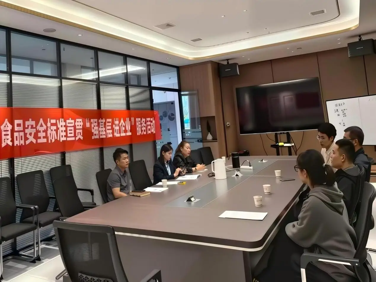 汉滨区卫生健康局组织开展“食品安全 宣传周”活动