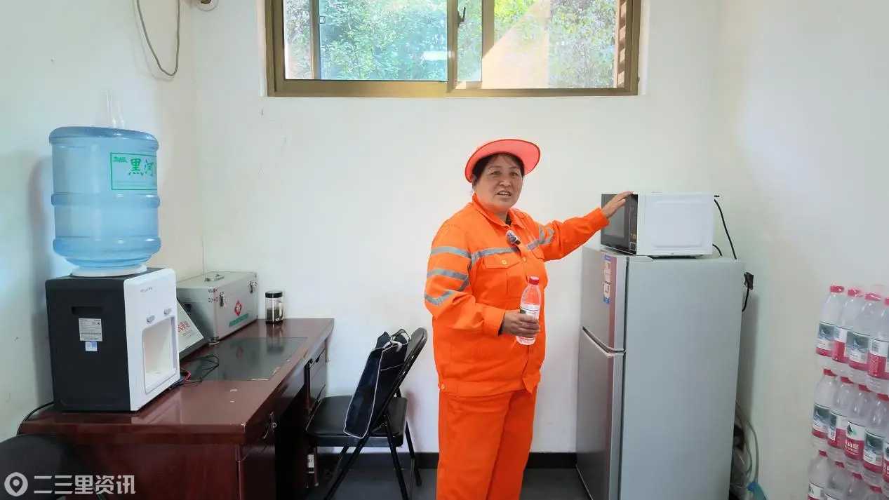 歇脚喝水充电全免费  爱心驿站温暖城市奔跑者