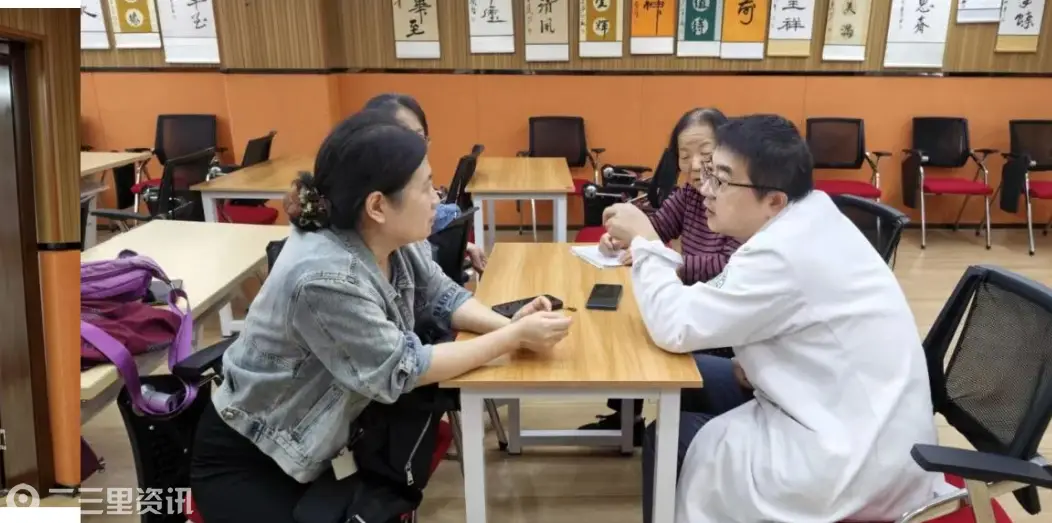 “骨健夕阳”科普义诊走进社区，守护老年骨骼健康