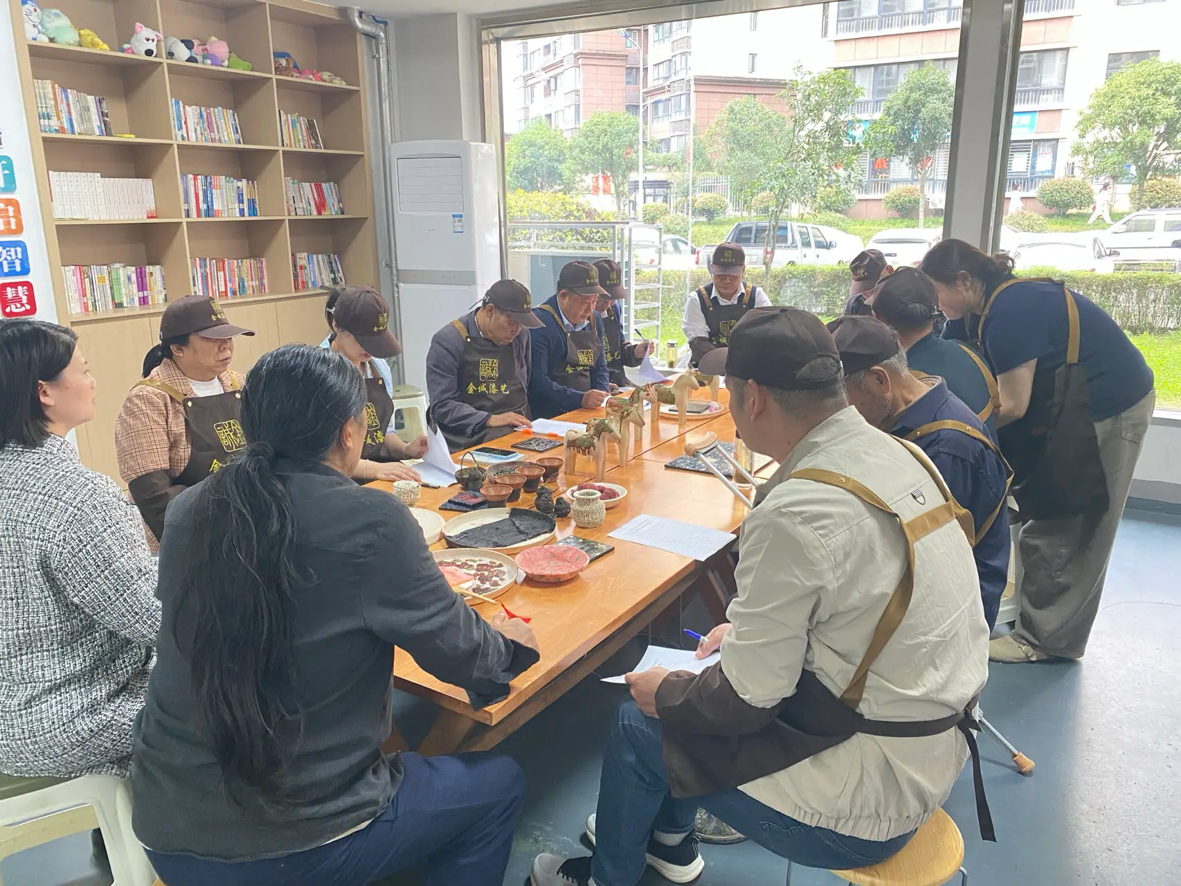 技能培训不打烊 巧手学艺促增收——建民街道诚信路社区残疾人漆器工艺培训圆满结业