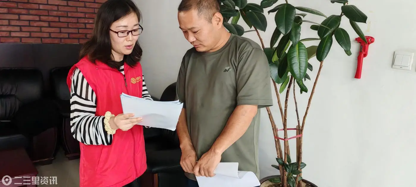 阎良网络服务志愿者走进怡园小区向群众科普通信基站知识