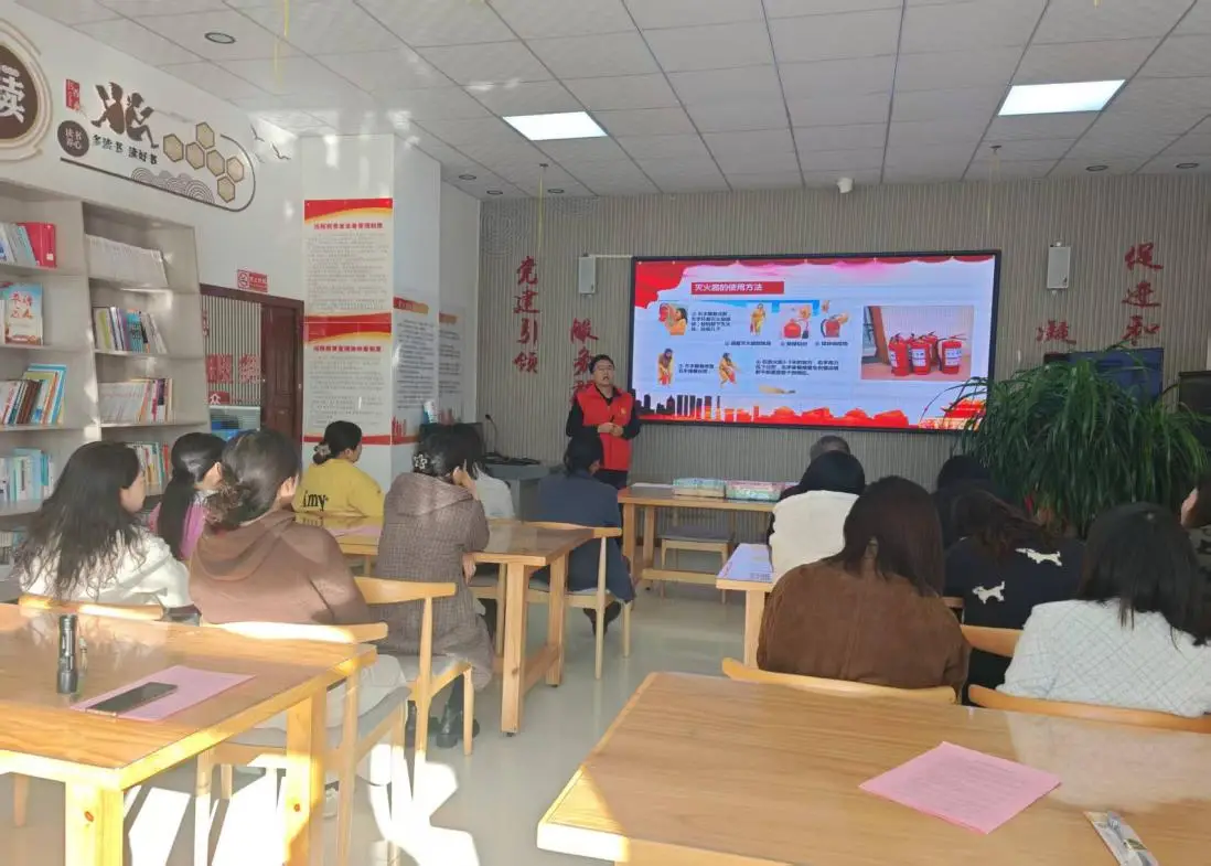 榆林市新时代文明实践中心 开展消防安全宣传活动筑牢居民安全“防火墙”