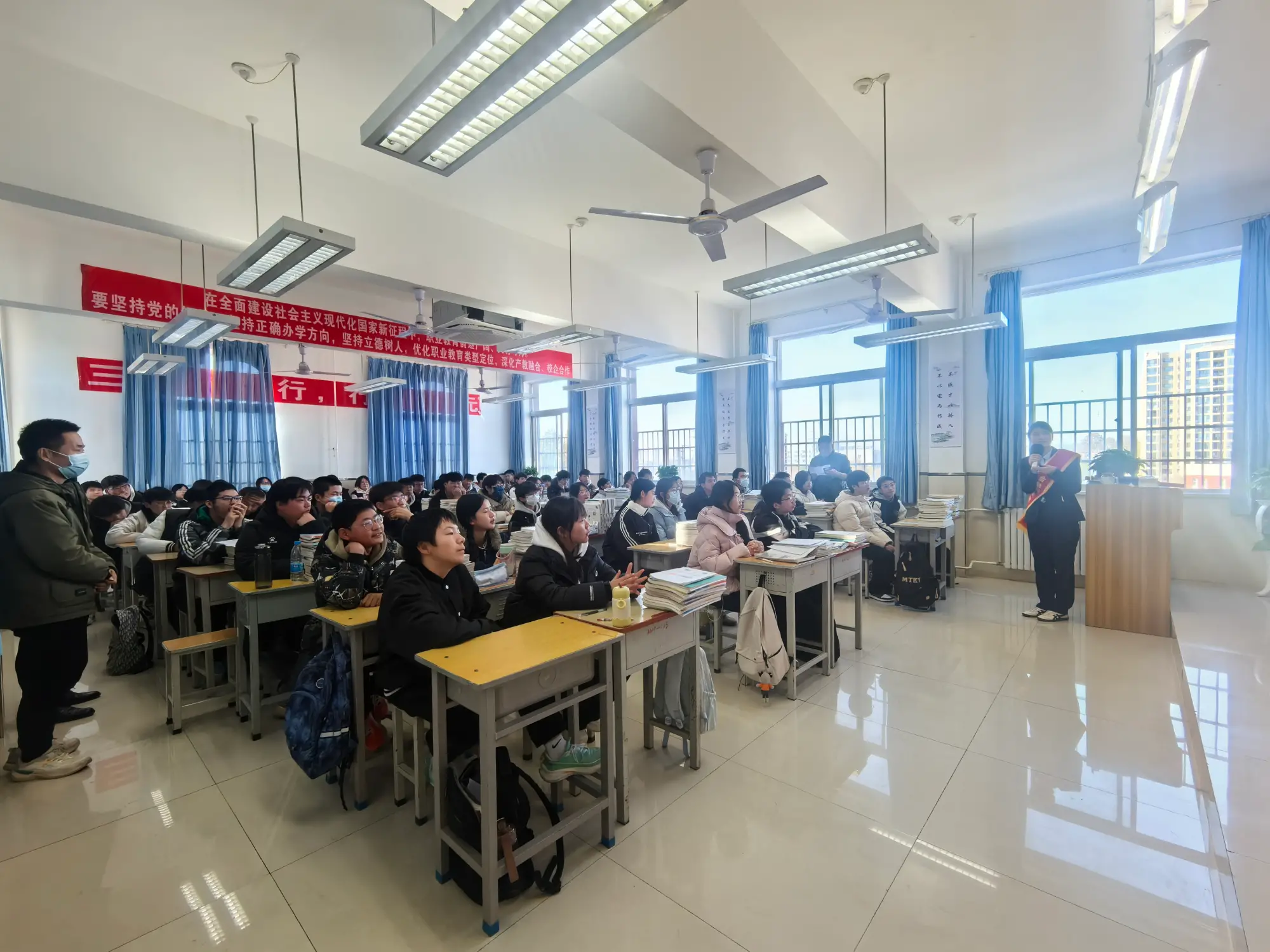 浦发银行小寨支行反诈宣传进校园 筑牢青少年金融安全防线