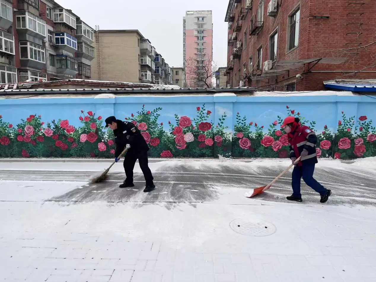 闻雪而动 浴雪而守——朝阳环境集团安洁物业全力应对今冬首场降雪