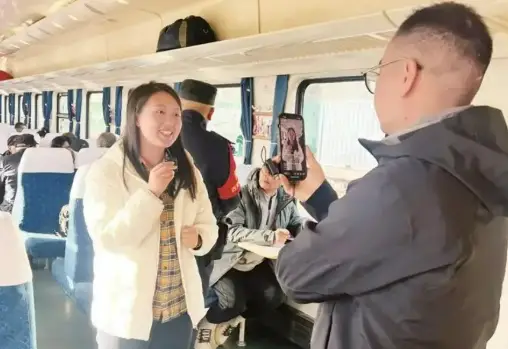 秦岭公益“慢火车”变身反诈宣传“流动课堂”