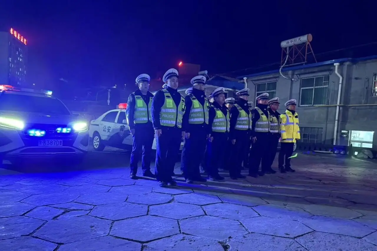 三大行动丨多维发力治顽疾 城区交通焕新颜——米脂交警开展交通秩序集中整治行动