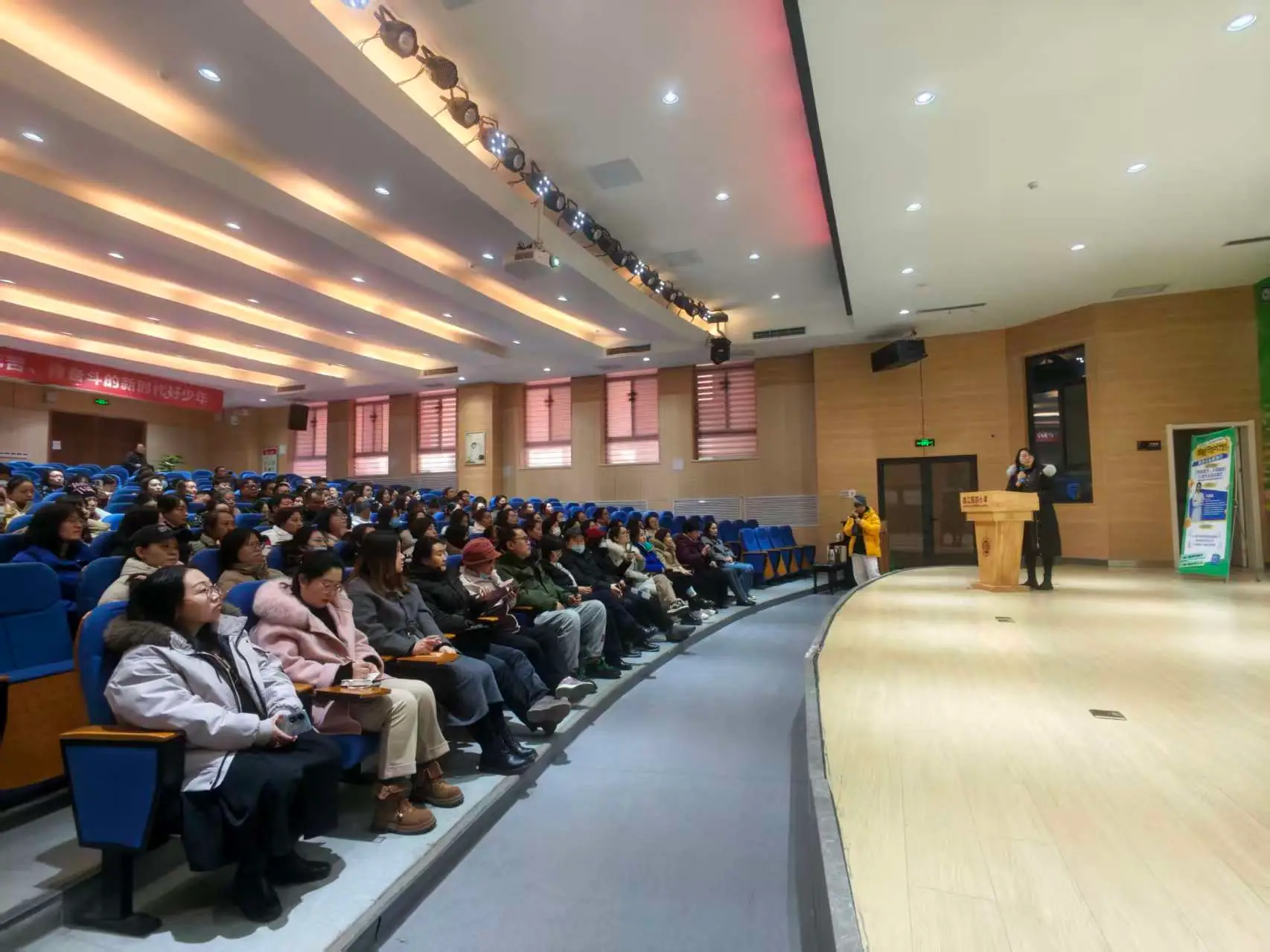 视频|"寒假守护计划一一陕西公益健康行”走进西安市曲江第四小学