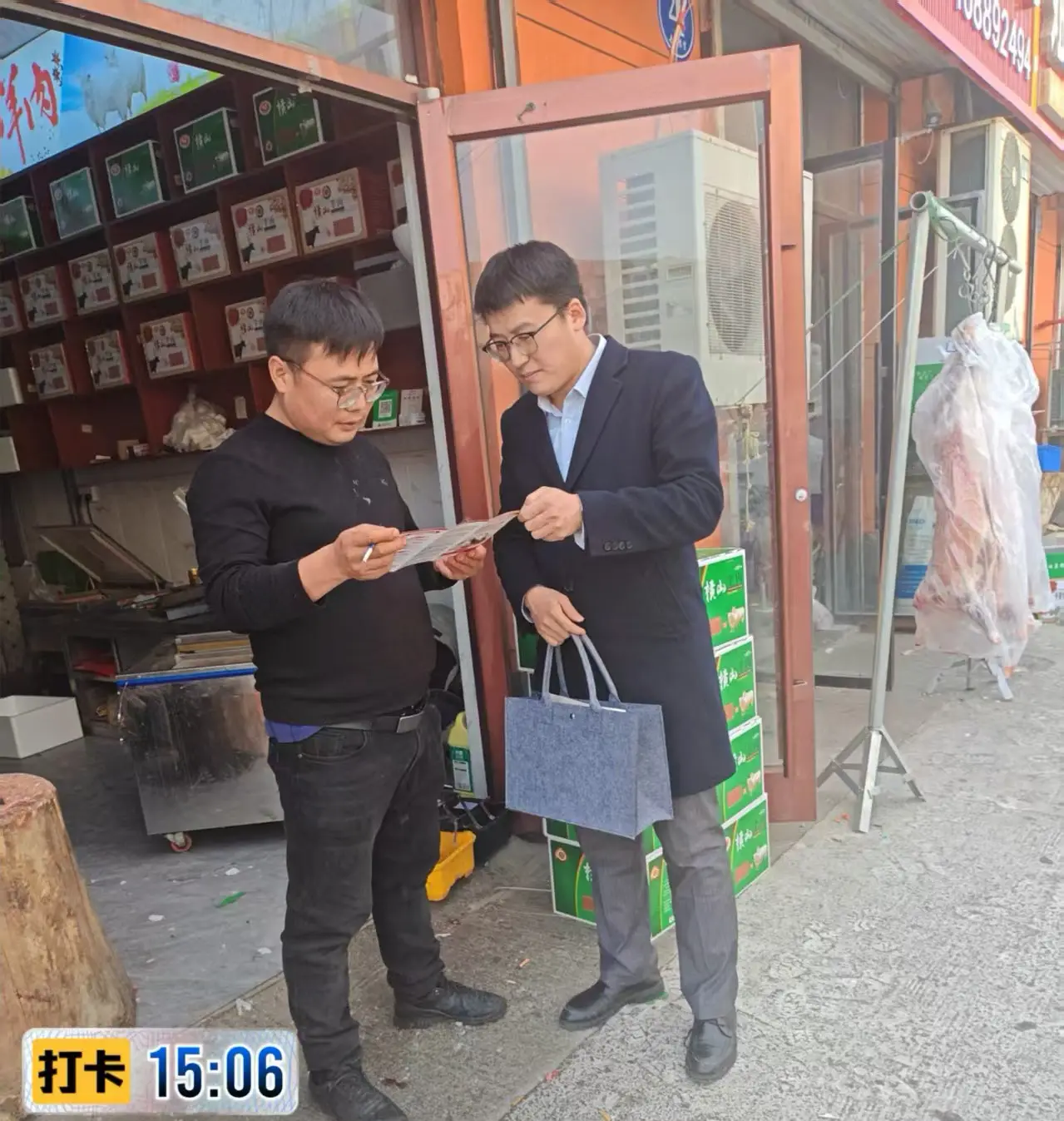 中国银行榆林分行营业部走进古城农贸市场守护金融平安