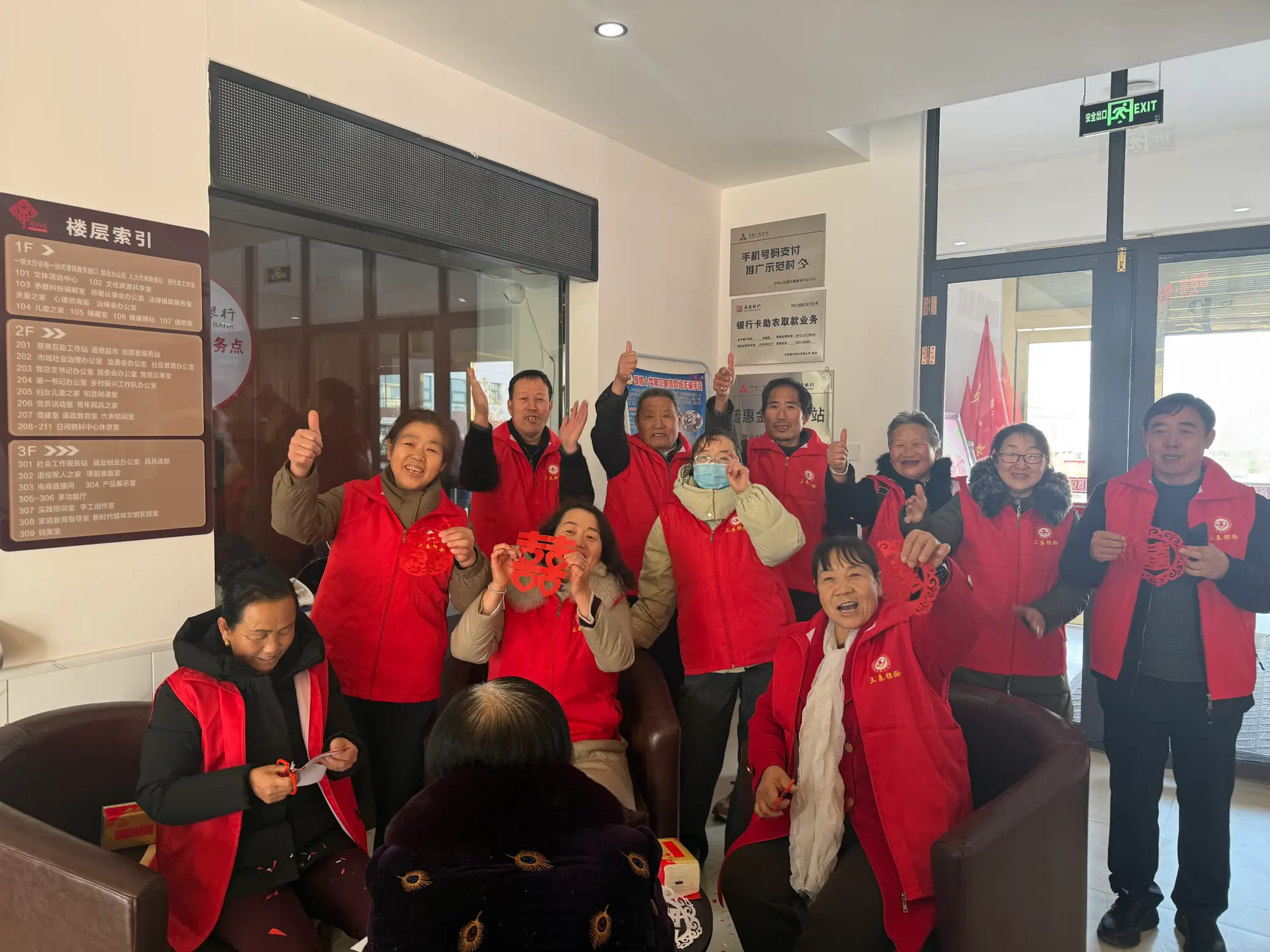 靖边县东新社区:举行迎春送福入户活动