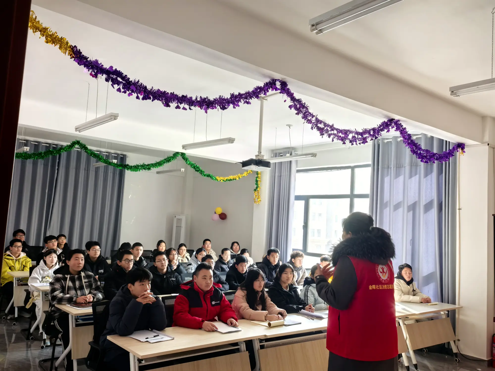 靖边宇文路社区:银龄润童心 减压伴成长