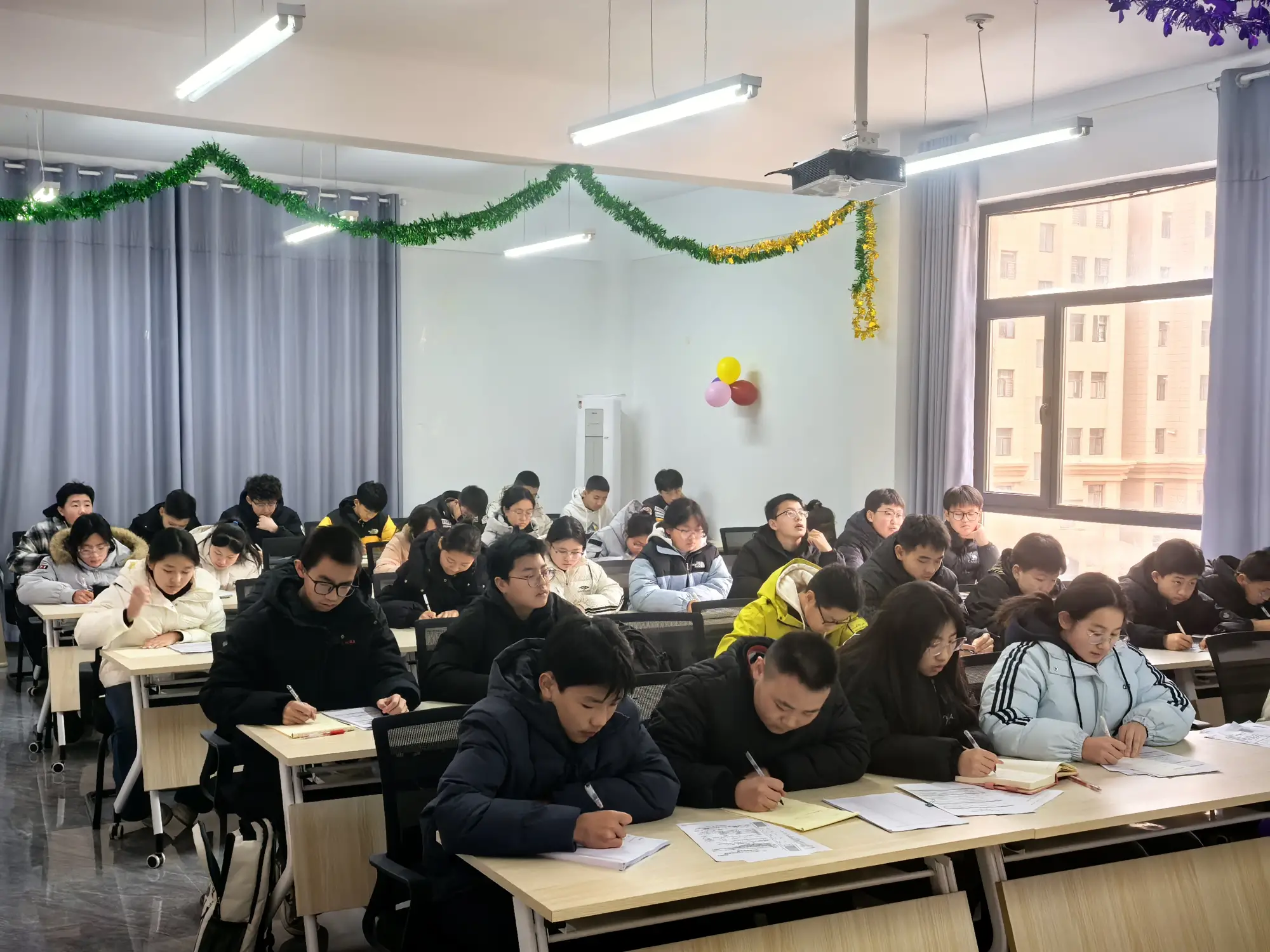 靖边宇文路社区公益课堂暖心护航中考学子