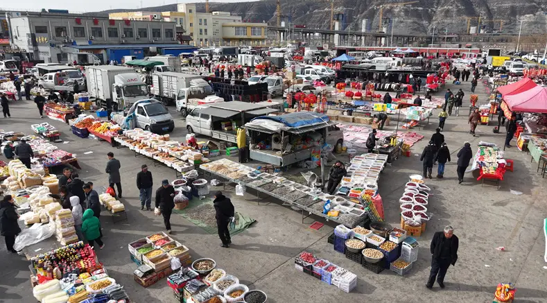 神木店塔镇年货大集人气旺，传统年味点燃乡村消费新活力
