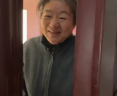 儿子说过年带女孩回家 见面后妈妈崩溃了 网友：第一次在狗身上看到娇羞