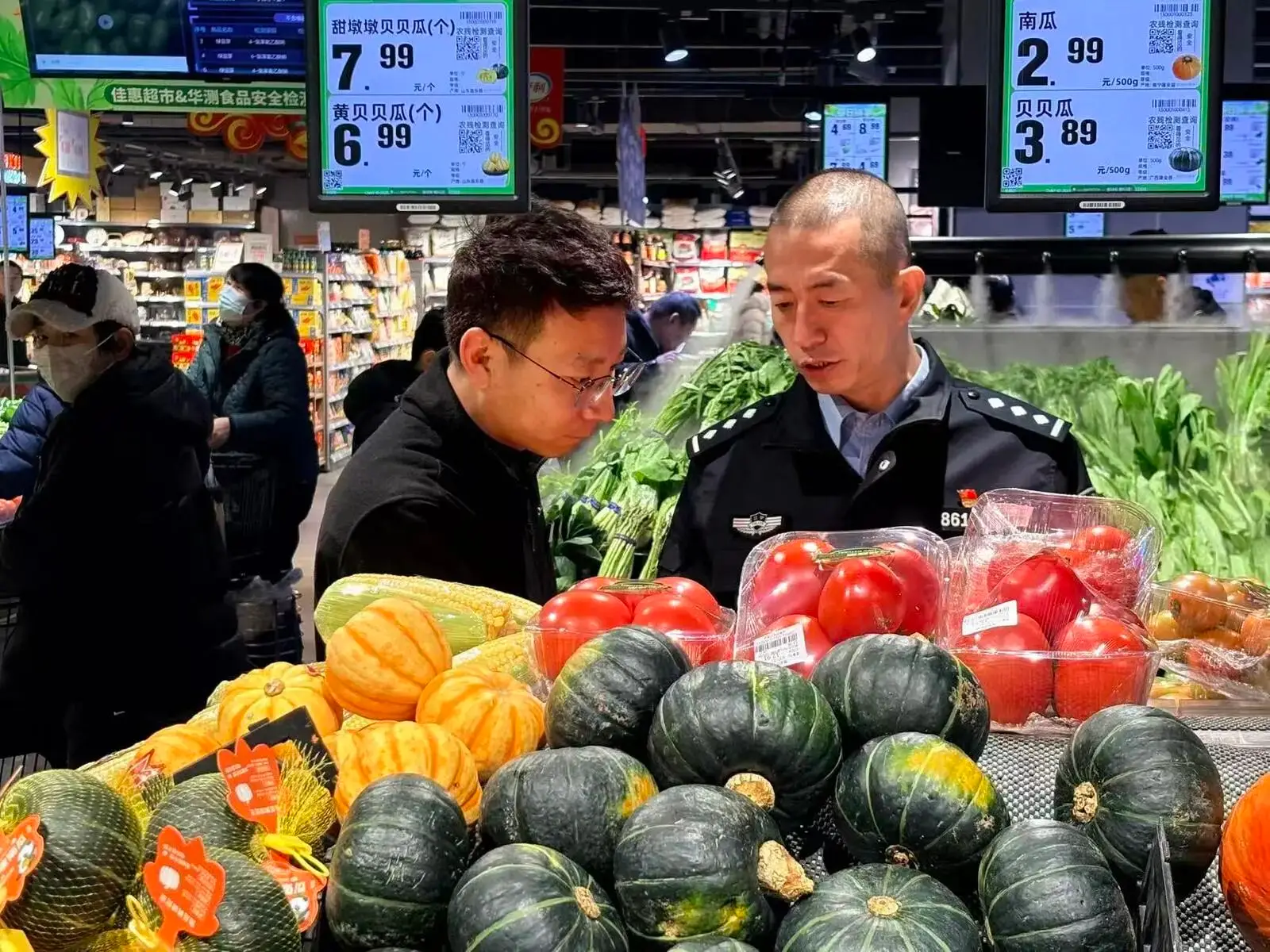 辽宁朝阳公安：警心映年味 坚守护平安