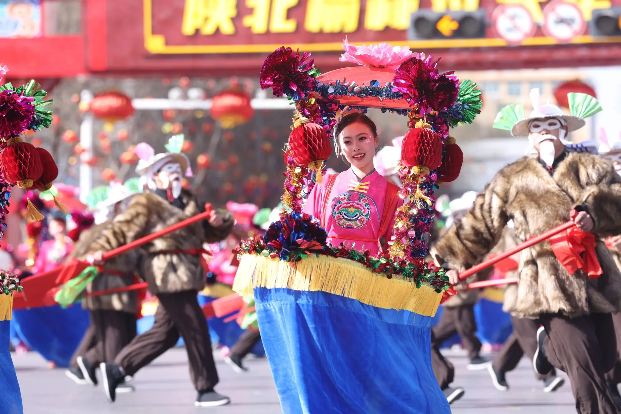 非遗焕新！吴堡水船亮相榆林秧歌展演