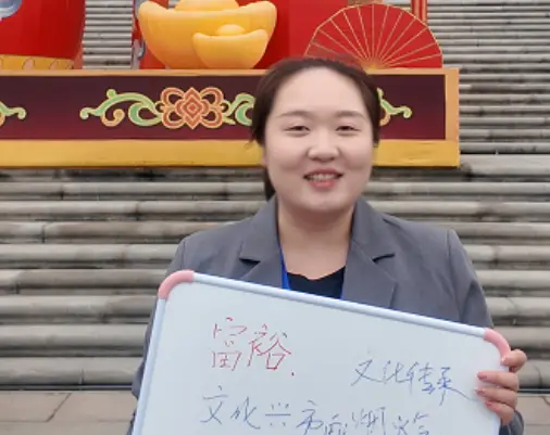 两会vlog|“小白板”带你看西安两会，写下你心中的西安关键词