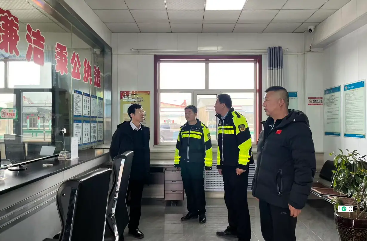 强化节后督导检查提升路域环境颜值——榆林市公路局督导碾房峁超限站路域环境整治工作