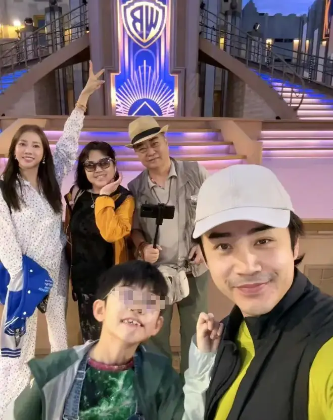 迪拜遭伊朗导弹袭击，歌手弦子李茂一家5口被困当地！经纪人发声