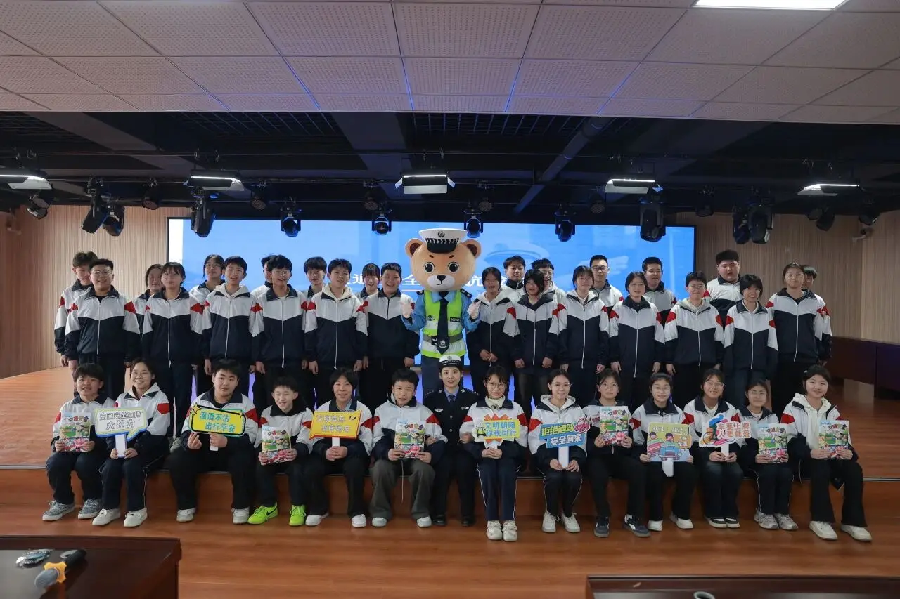 开学第一课 安全校园行 朝阳交警走进龙城区九年一贯制学校 筑牢交通安全防线