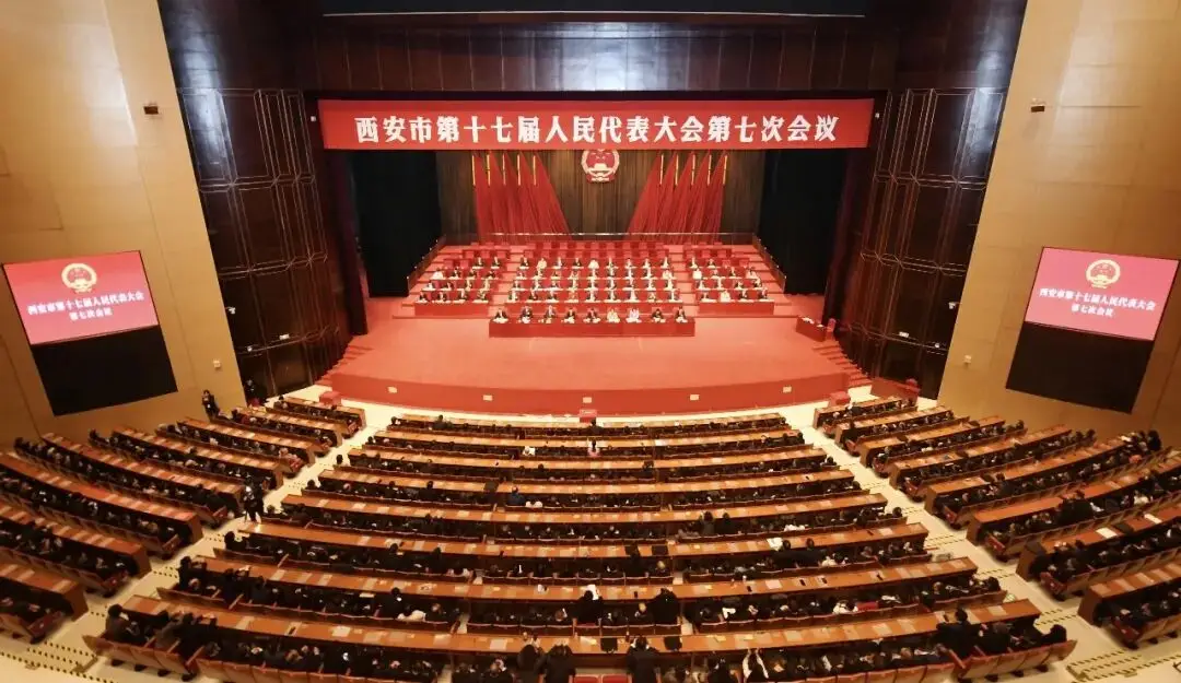 市十七届人大七次会议胜利闭幕
