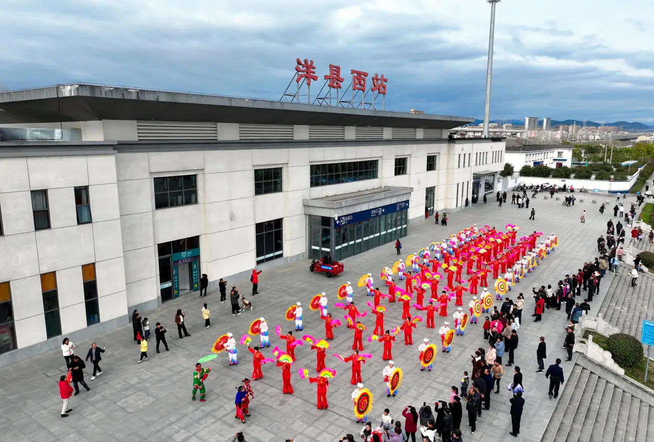 高铁三站联动变身民俗“秀场”，社火、羌舞刷屏了！