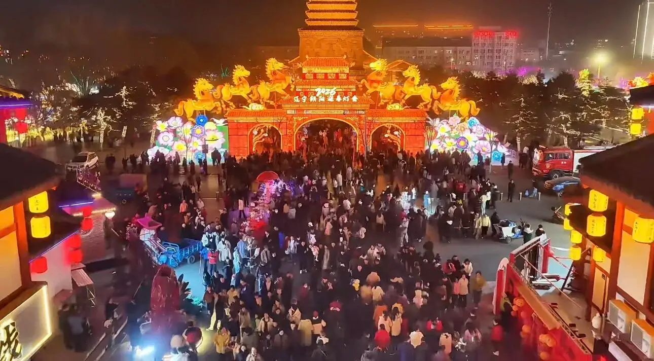朝阳 吟诗对句猜灯谜  欢欢喜喜闹元宵