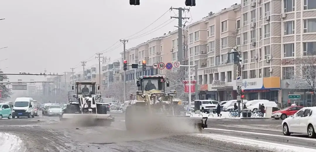 瑞雪纷飞闹元宵 朝阳环境集团道路机扫分公司清雪保畅通