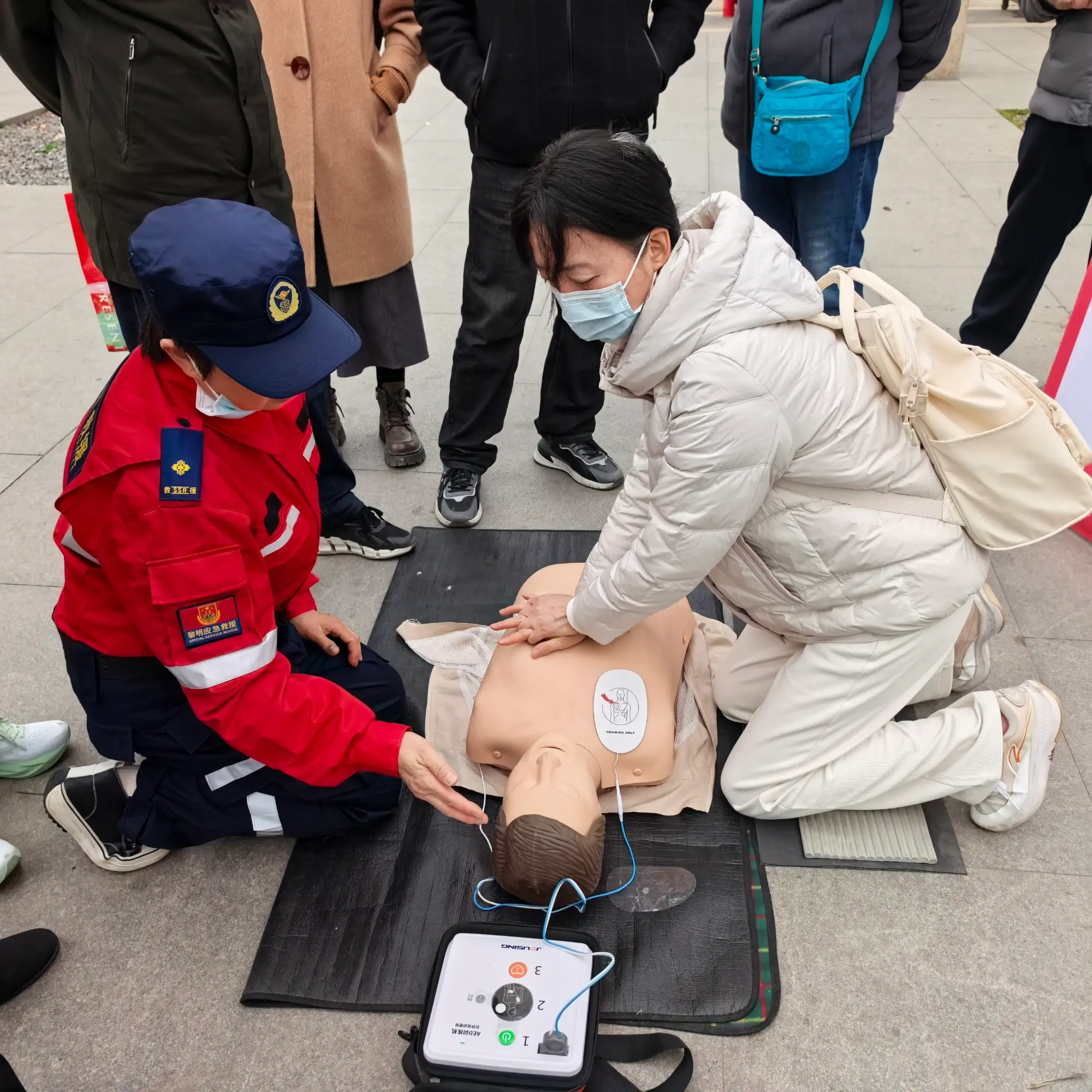 应急救护进公园，便民科普暖人心