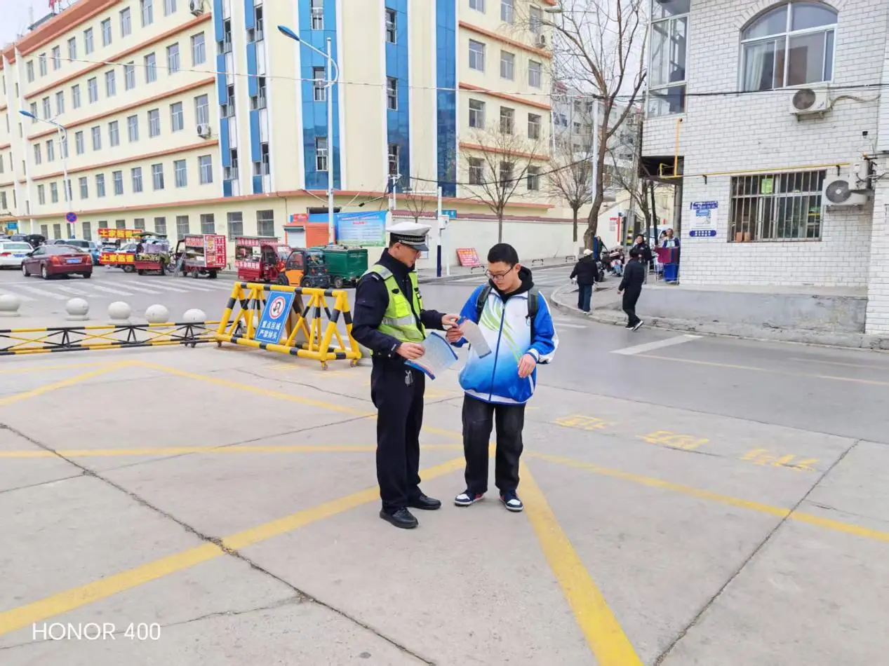 上好“开学第一课” 筑牢安全防护线