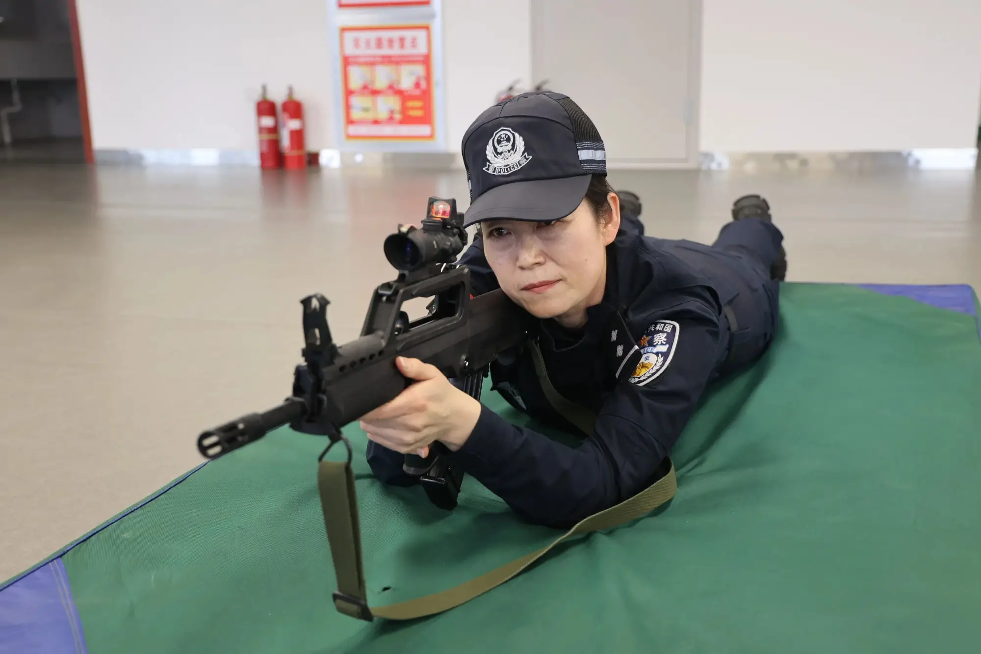 致敬刚强的她——神木特警队党英